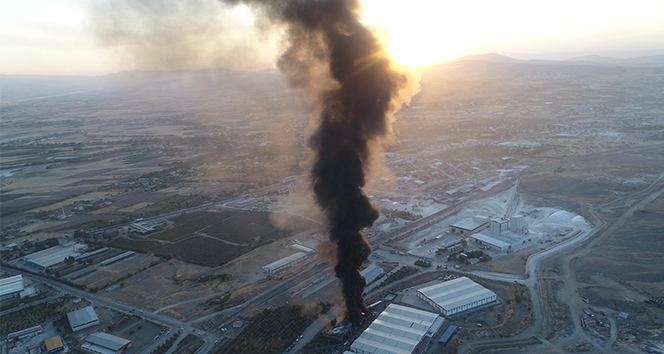 Elazığ&#039;da fabrika yangını söndürüldü