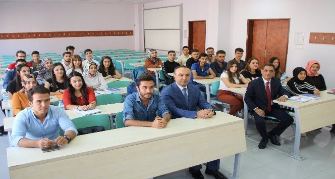 Vali Recep Soytürk Üniversitede  ders verdi