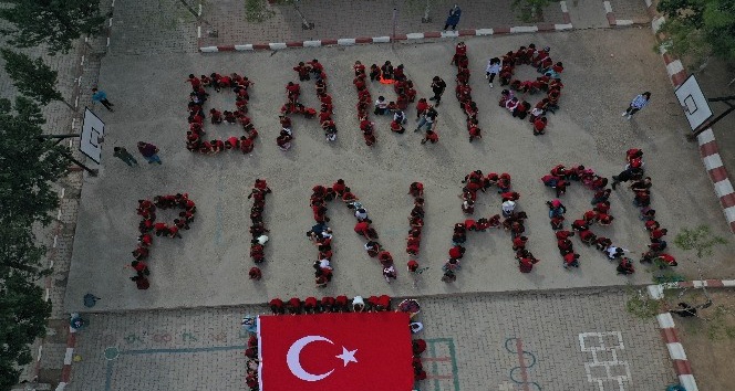 Öğrencilerden Mehmetçiklere asker selamı