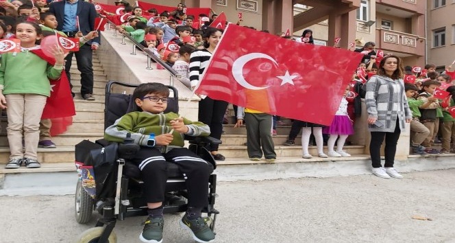 49 bin 77 öğrenci, 3 bin 436 öğretmenden ’Barış Pınarı Harekatı’ için asker selamı