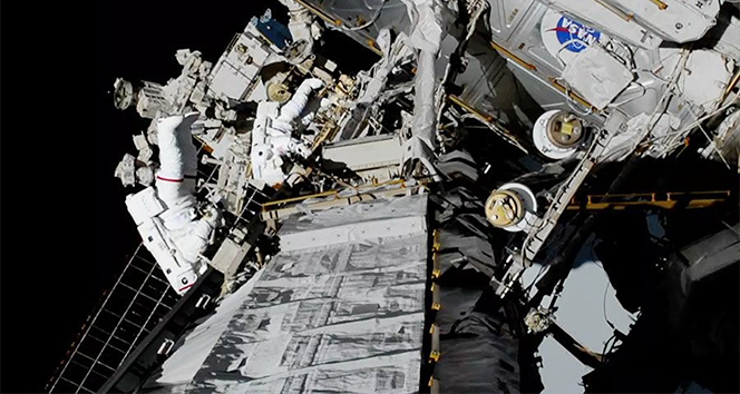 NASA’nın ilk kez sadece kadınlardan oluşan ekibi uzay yürüyüşünü tamamlandı