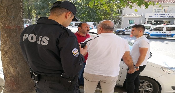 Yol kavgasından kaçan baba oğul Aksaray’da polise sığındı