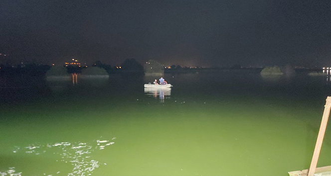 Sakarya Nehri&#039;nde tekne alabora oldu: 1 ölü, 1 kayıp