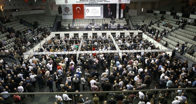 Beşiktaş&#039;ta başkanlık seçimine yoğun katılım
