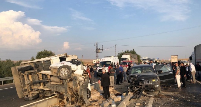 Mardin&#039;de trafik kazası: 1 ölü, başsavcı ile birlikte 9 yaralı