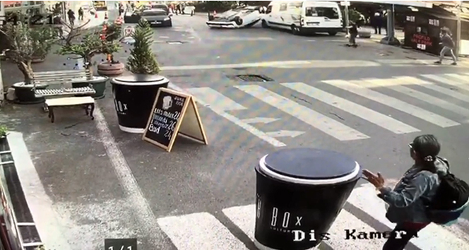 İstanbul'da akıl almaz kaza kamerada