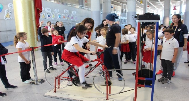 TED Ankara Kolejinde üreten pedallar