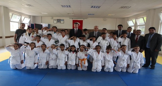 judoculardan asker selamı