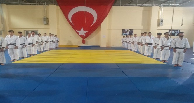 Üniversitede siyah kuşak eğitimleri başladı