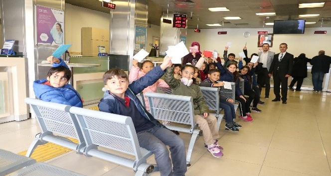 Minik öğrenciler PTT’nin kuruluşunu mektup göndererek kutladı