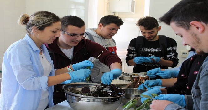 Trakya Üniversitesinin uluslararası öğrencileri Osmanlı Mutfağıyla tanıştı