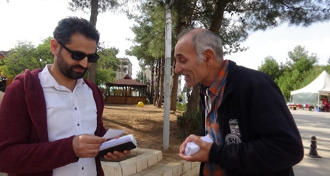 Oğlunun youtube kanalını tanıtmak için Türkiye’yi geziyor