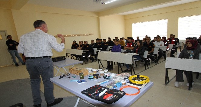 KAYÜ Bünyan MYO’da Öğrencilere Şüpheli Paket Eğitimi Verildi