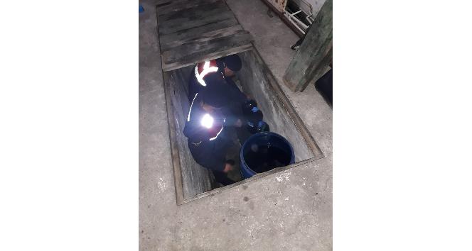 Jandarma ekipleri kaçak şarabı garaj zulasında buldu