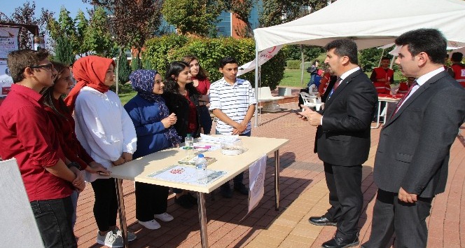 Üniversitede öğrenci toplulukları kendilerini tanıttılar