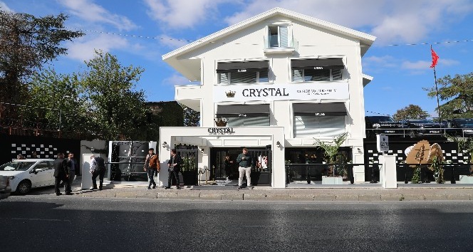 Ünlü sanatçılar ve sosyal medya fenomenleri açılışta