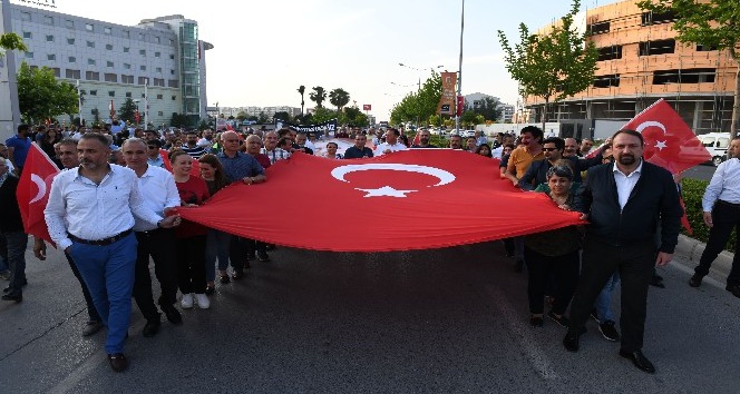 Çiğli’de ’Büyük Cumhuriyet Yürüyüşü’