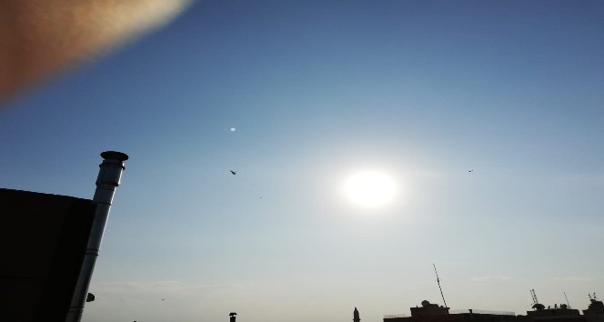 Irak üzerinden gelen ABD konvoyuna helikopterler eşlik etti