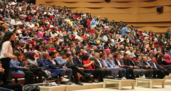 NEVÜ’de 3. Geleneksel Neşet Ertaş türküleri ve aşk şiirleri dinletisi düzenlendi