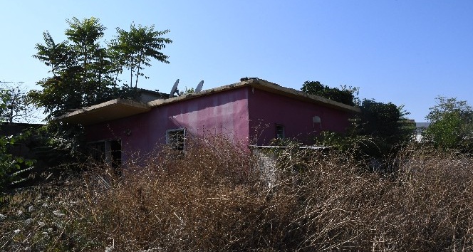 Gizemli kazının yapıldığı "kırmızı ev" hayalet eve döndü