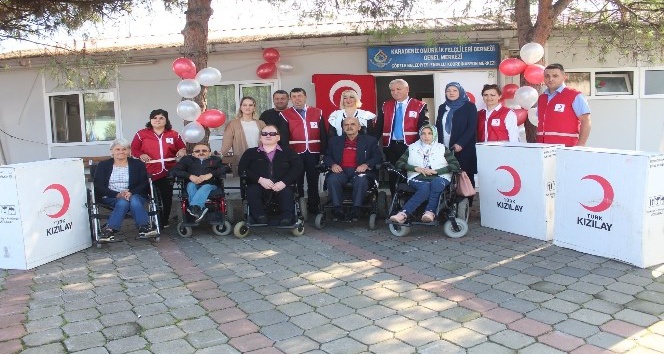 Kızılay’dan Omurilik Felçlileri Derneğine tekerlekli sandalye desteği