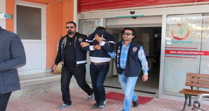 Maskeli bıçaklı gasp kamerada