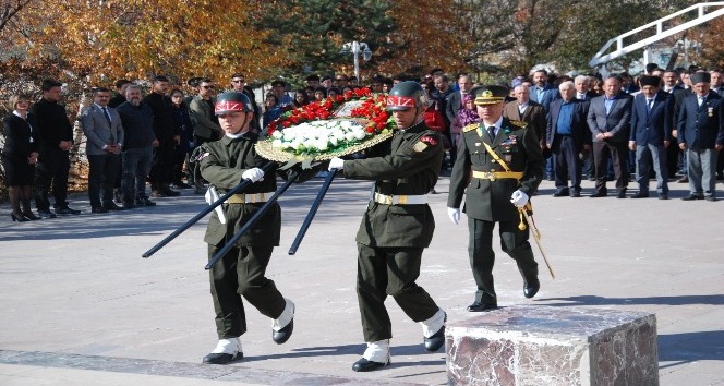 Ardahan’da 29 Ekim kutlamaları çelenk sunma töreni ile başladı