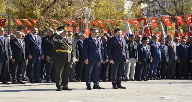 Ağrı’da 29 Ekim Cumhuriyet Bayramı dolayısıyla tören düzenlendi