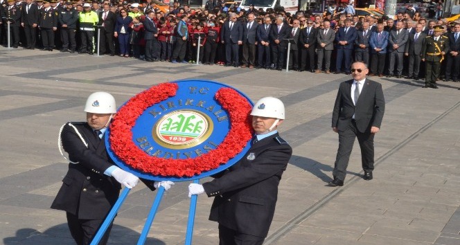Kırıkkale’de, 29 Ekim kutlamaları çelenk sunma töreni ile başladı