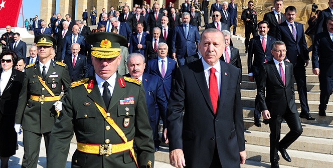 Cumhurbaşkanı Erdoğan ve beraberindeki devlet erkanı Anıtkabir’de