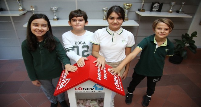 Öğrenciler lösemili çocuklara destek için el ele verdi