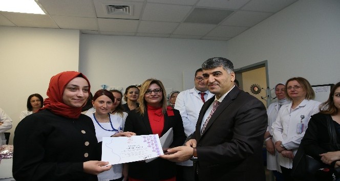 Baba adayları gebe okulunda eşleriyle empati kuruyor