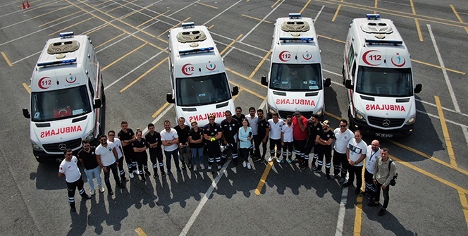 İstanbul’un ambulans sürücülerinin zorlu eğitimi havadan görüntülendi