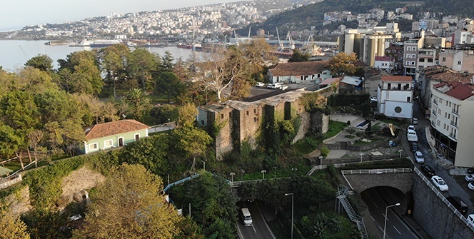 Cenevizliler döneminde yapılan yapılan Güzelhisar Kalesi’nin varisçileri kalenin mülkiyetini istiyor
