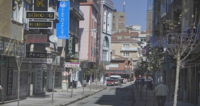 Tehlike arz eden ve görüntü kirliliğine neden olan tabelalar kaldırılıyor