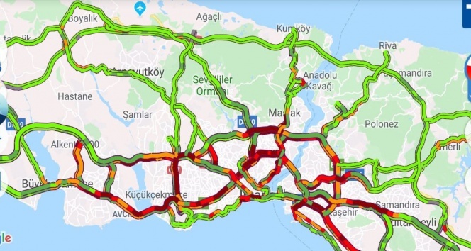 İstanbul'da yağmur trafiği felç etti