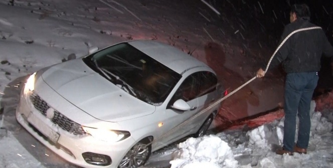 Ulaşıma kar ve tipi engeli