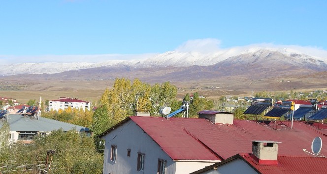 Varto’nun yüksek dağlarına yılın ilk karı düştü