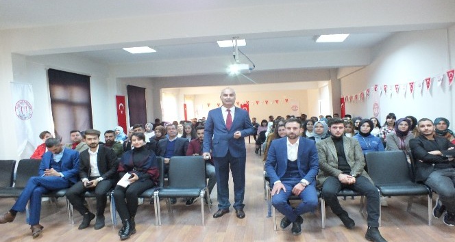 Malazgirt’te üniversite öğrencilerine bankacılık eğitim semineri verildi