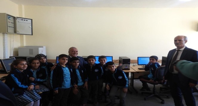 Köy okuluna bilişim sınıfı