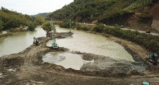Sera Gölü’nü çamur ve balçıktan temizlemek için yürütülen çalışmalar sürüyor