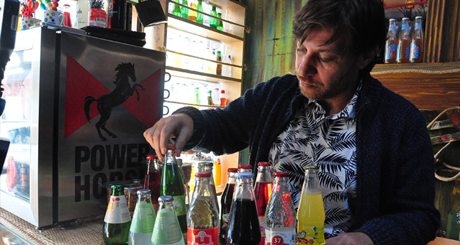 230 çeşit yerli gazoz ile memleket hasretini gideriyor