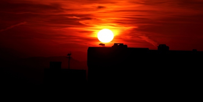 Kızıl gün doğumu kendine hayran bıraktı