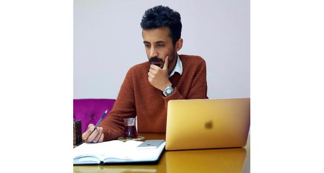 Ünlülerin sosyal medya kurtarıcısı Mustafa Özalp