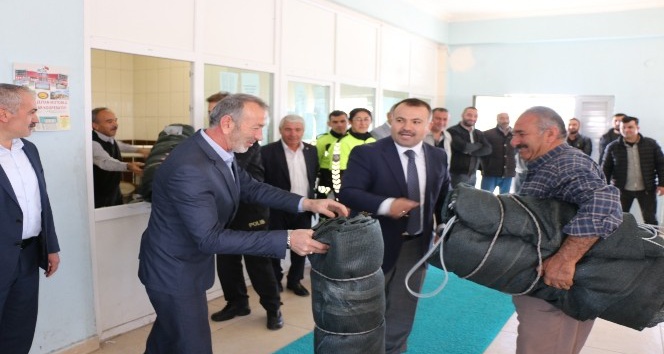 Boğazlıyan’da sürücülere ücretsiz çadır ve reflektör dağıtıldı