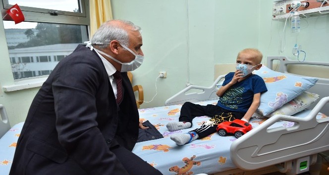 Başkan Zorluoğlu’ndan lösemili çocuklara ziyaret