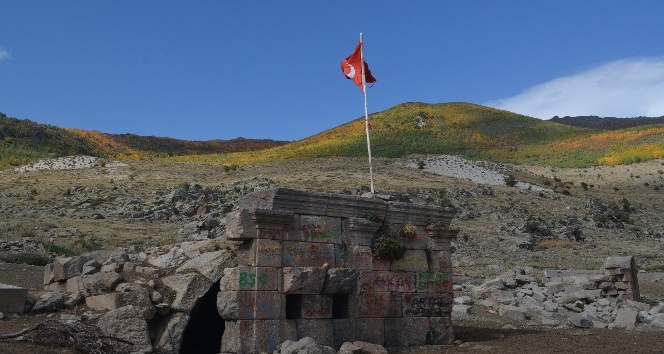 Gün yüzüne çıkarılan tarihin yüzüne bakan yok