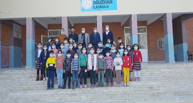 Nusaybin’de öğrenciler, lösemi hastalarına destek için maske taktı