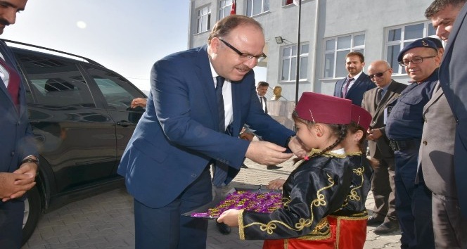 Vali Tutulmaz Bayat ilçesinde muhtarları dinledi