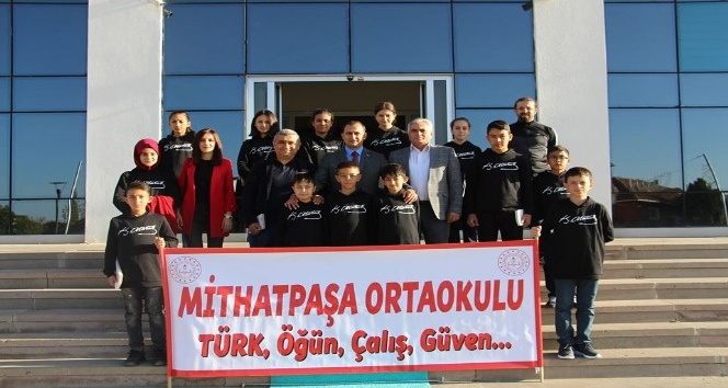 Mezun olduğu ortaokulun öğrencilerine görev yaptığı ilçeyi tanıttı